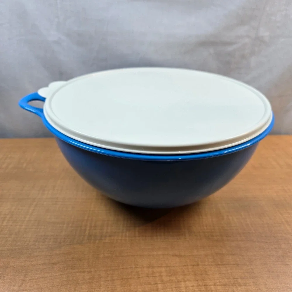 Tupperware Thatsa Huge Mixing Bowl Blue White Seal Lid 32 Cup, 7.8L #2539
